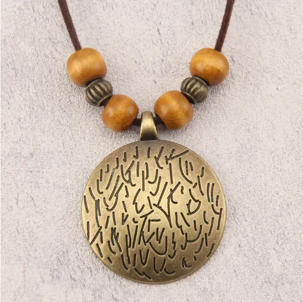 Vintage women's necklace with more adjustable leather strap and beads - Image 8