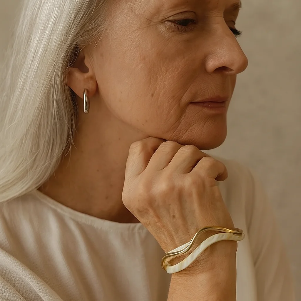 White opal elegant golden bracelet - Image 2